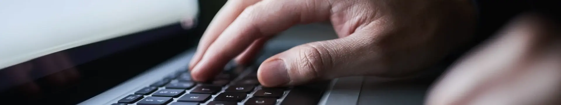 Architekt Ingenieur Cyber Kriminalität Hacker Malware Virus_HVV Cyberversicherung